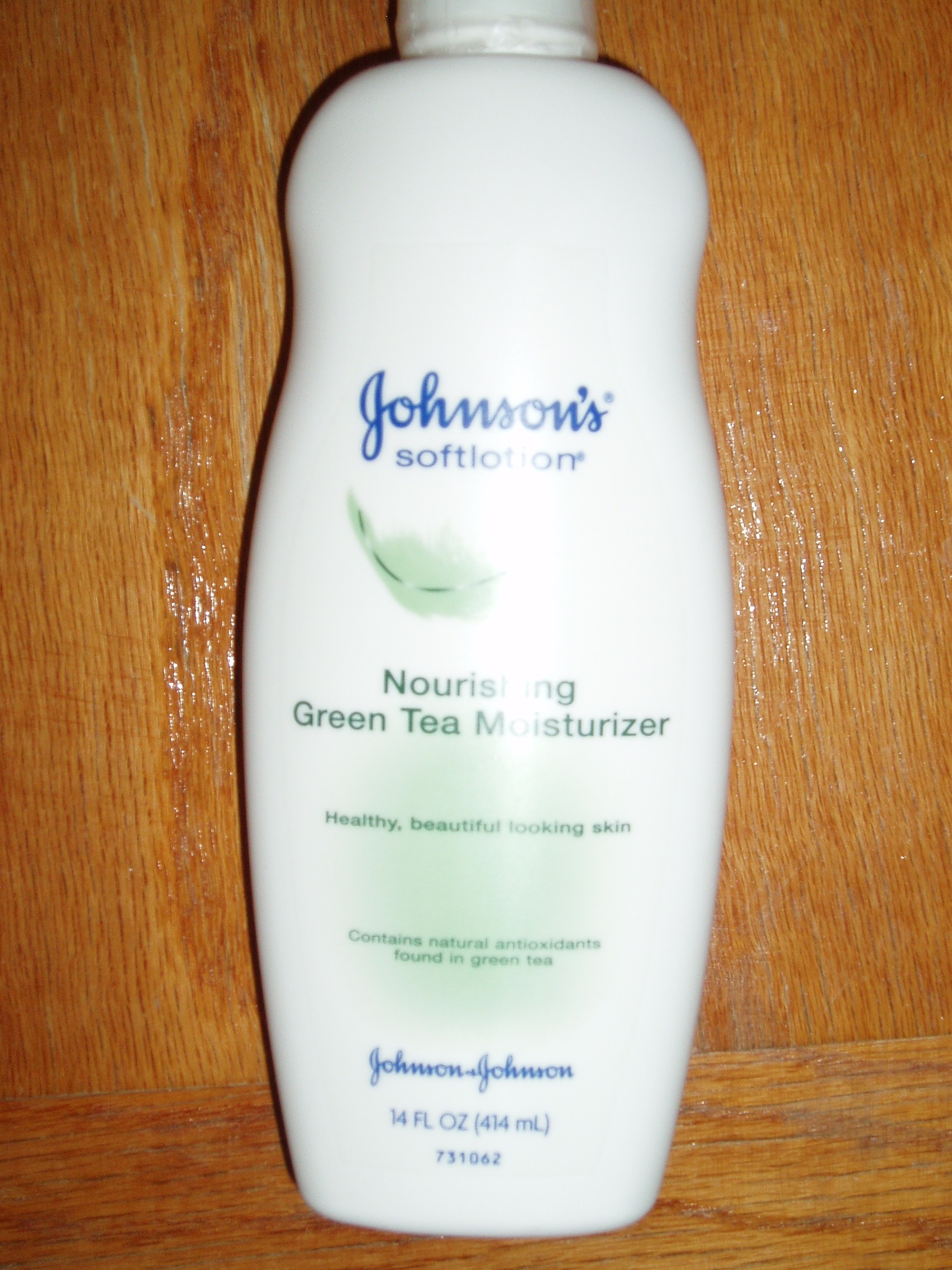 Johnson's Nourishing Green Tea Moisturizer